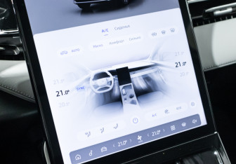 Подержанный автомобиль Geely Atlas 2023 года (18 фото)