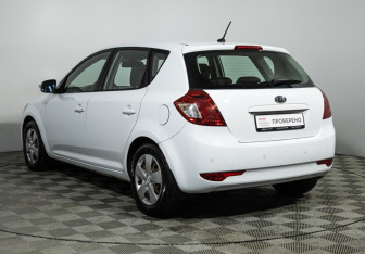 Подержанный автомобиль Kia Ceed Hatchback 2011 года (7 фото)