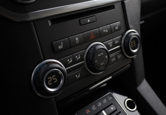 Подержанный автомобиль Land Rover Discovery 2012 года (24 фото)