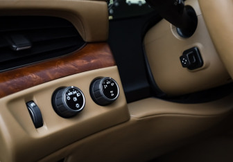 Подержанный автомобиль Cadillac Escalade Suv 2015 года (23 фото)