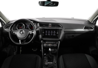 Подержанный автомобиль Volkswagen Tiguan 2018 года (10 фото)