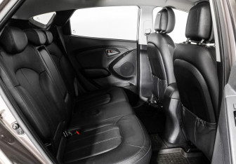 Подержанный автомобиль Hyundai ix35 2015 года (18 фото)