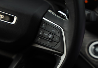 Подержанный автомобиль Jeep Grand Cherokee 2022 года (14 фото)