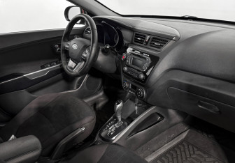 Подержанный автомобиль Kia Rio Hatchback 2012 года (13 фото)