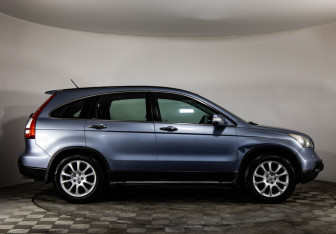 Подержанный автомобиль Honda CR-V 2008 года (4 фото)