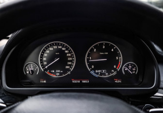 Подержанный автомобиль BMW X6 2015 года (13 фото)