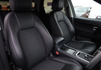 Подержанный автомобиль Land Rover Discovery Sport 2017 года (21 фото)