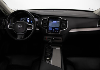 Подержанный автомобиль Volvo XC90 2016 года (9 фото)