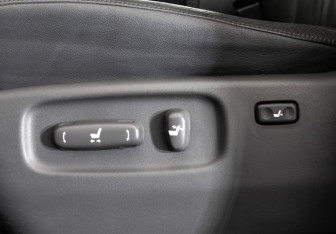 Подержанный автомобиль Toyota Land Cruiser Suv 2008 года (32 фото)