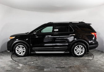 Подержанный автомобиль Ford Explorer 2013 года (8 фото)