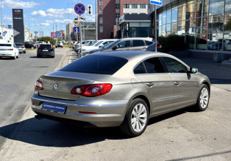Подержанный автомобиль Volkswagen Passat CC 2011 года (5 фото)