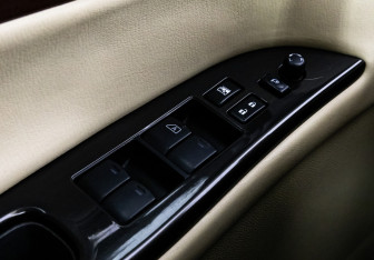 Подержанный автомобиль Infiniti EX 2008 года (14 фото)