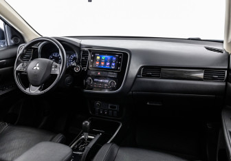 Подержанный автомобиль Mitsubishi Outlander 2018 года (9 фото)