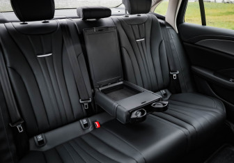 Подержанный автомобиль Hongqi H5 2024 года (31 фото)