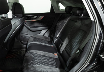 Подержанный автомобиль Hongqi HS5 2024 года (10 фото)