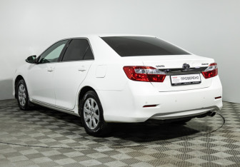 Подержанный автомобиль Toyota Camry Sedan 2013 года (7 фото)
