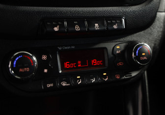 Подержанный автомобиль Kia Ceed Hatchback 2012 года (17 фото)