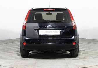 Подержанный автомобиль Ford Fiesta Hatchback 2008 года (6 фото)
