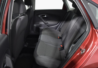 Подержанный автомобиль Volkswagen Polo Sedan 2012 года (11 фото)