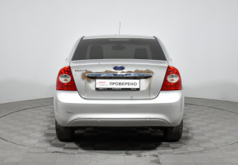 Подержанный автомобиль Ford Focus Sedan 2008 года (6 фото)
