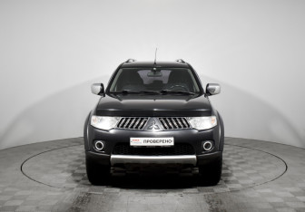 Подержанный автомобиль Mitsubishi Pajero Sport 2012 года (2 фото)