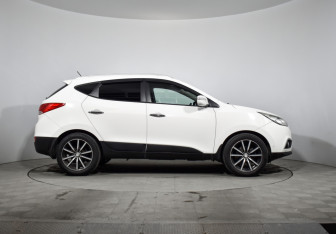 Подержанный автомобиль Hyundai ix35 2012 года (4 фото)