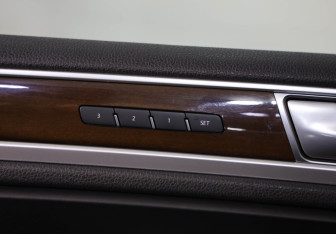 Подержанный автомобиль Volkswagen Touareg 2016 года (20 фото)