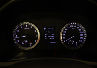 Подержанный автомобиль Hyundai Sonata 2019 года (13 фото)