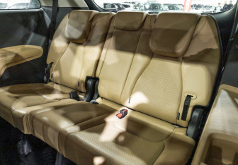 Подержанный автомобиль Kia Carnival 2021 года (15 фото)