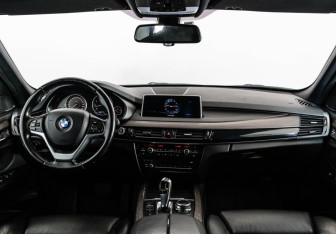 Подержанный автомобиль BMW X5 2016 года (10 фото)