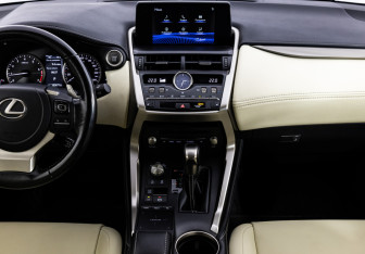 Подержанный автомобиль Lexus NX 2020 года (17 фото)