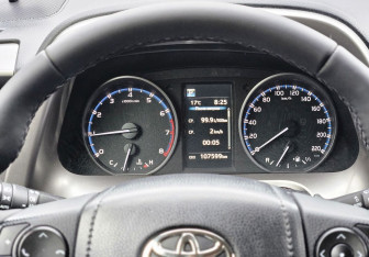 Подержанный автомобиль Toyota RAV4 2016 года (15 фото)
