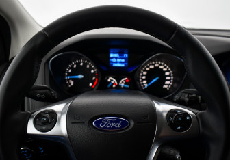 Подержанный автомобиль Ford Focus Sedan 2013 года (15 фото)