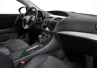 Подержанный автомобиль Mazda 3 Sedan 2012 года (13 фото)