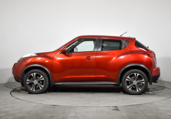 Подержанный автомобиль Nissan Juke 2011 года (8 фото)