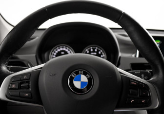Подержанный автомобиль BMW X1 2020 года (18 фото)