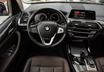Подержанный автомобиль BMW X3 2020 года (15 фото)