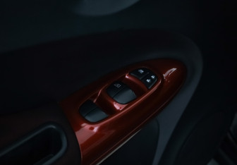 Подержанный автомобиль Nissan Juke 2011 года (16 фото)