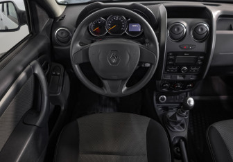 Подержанный автомобиль Renault Duster 2017 года (10 фото)