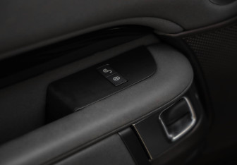 Подержанный автомобиль Land Rover Discovery 2018 года (26 фото)