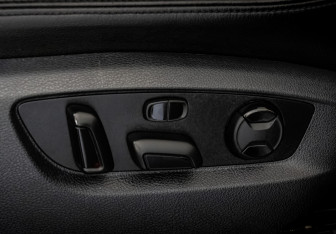 Подержанный автомобиль Volkswagen Touareg 2012 года (24 фото)