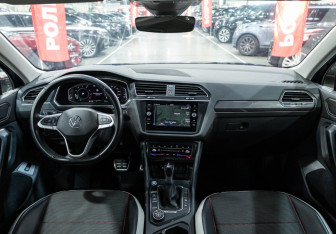 Подержанный автомобиль Volkswagen Tiguan 2022 года (17 фото)