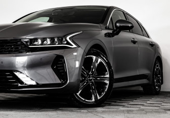 Подержанный автомобиль Kia K5 2022 года (2 фото)
