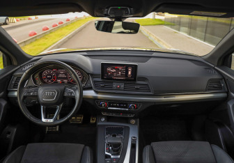 Подержанный автомобиль Audi Q5 2020 года (12 фото)