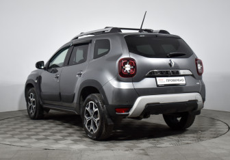 Подержанный автомобиль Renault Duster 2021 года (7 фото)