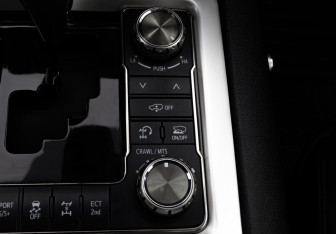 Подержанный автомобиль Toyota Land Cruiser Suv 2016 года (20 фото)