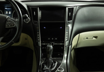 Подержанный автомобиль Infiniti Q50 2016 года (14 фото)