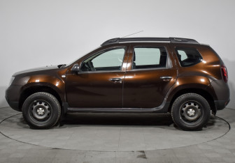 Подержанный автомобиль Renault Duster 2017 года (8 фото)