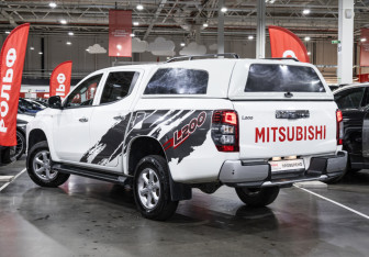 Подержанный автомобиль Mitsubishi L200 2022 года (11 фото)