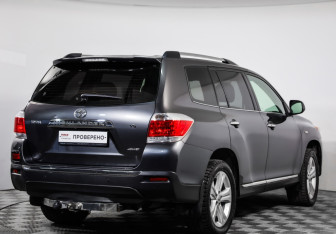 Подержанный автомобиль Toyota Highlander 2011 года (5 фото)